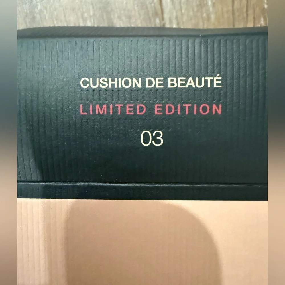 Gucci Cushion de Beauté Limited Luminous SPF 20 Moisturizing Foundation